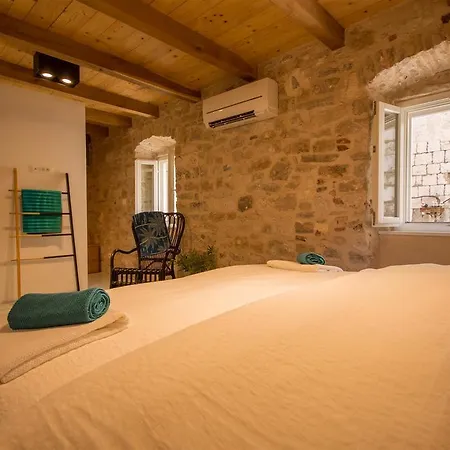 Stonehouse Sepia - 6 Ppl, Centre, Near Split Airport *