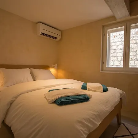 Stonehouse Sepia - 6 Ppl, Centre, Near Split Airport *