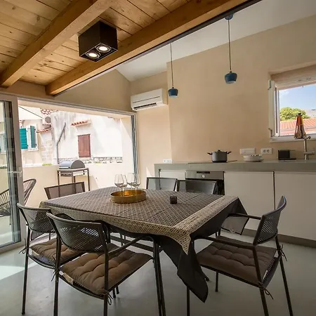 Stonehouse Sepia - 6 Ppl, Centre, Near Split Airport Nyaraló Trogir