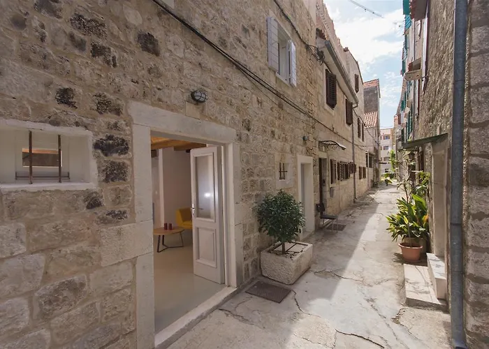 Stonehouse Sepia - 6 Ppl, Centre, Near Split Airport * טרוגיר