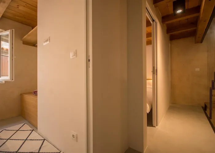 Stonehouse Sepia - 6 Ppl, Centre, Near Split Airport טרוגיר