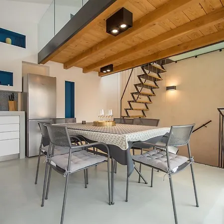 Stonehouse Sepia - 6 Ppl, Centre, Near Split Airport