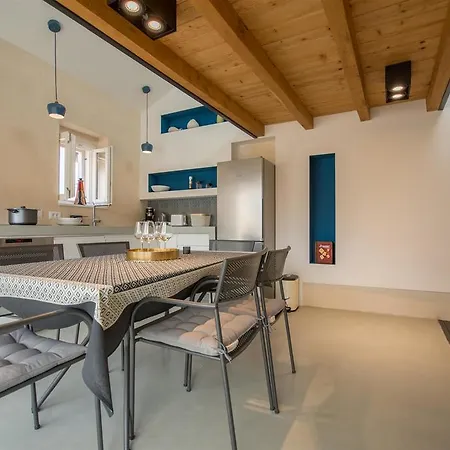 Stonehouse Sepia - 6 Ppl, Centre, Near Split Airport Дом отдыха