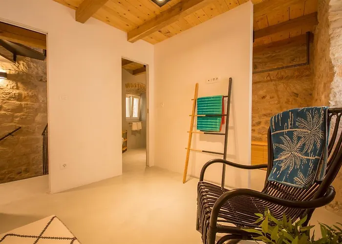 Stonehouse Sepia - 6 Ppl, Centre, Near Split Airport