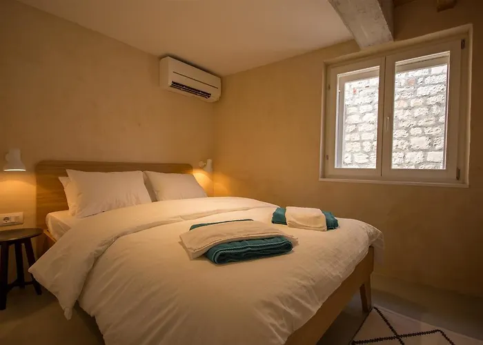 Stonehouse Sepia - 6 Ppl, Centre, Near Split Airport *