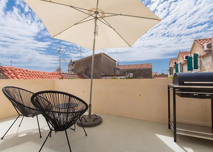 Stonehouse Sepia - 6 Ppl, Centre, Near Split Airport 特罗吉尔