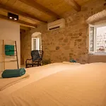 Stonehouse Sepia - 6 Ppl, Centre, Near Split Airport *