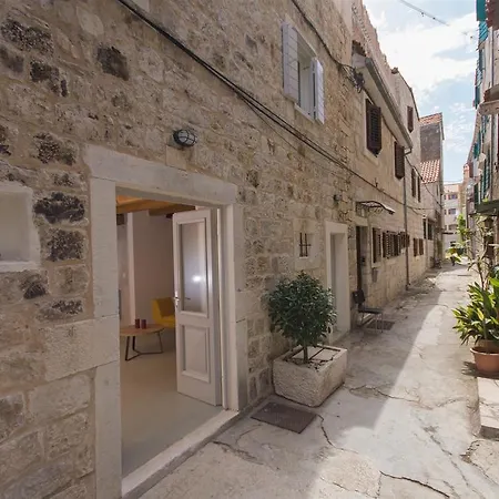Stonehouse Sepia - 6 Ppl, Centre, Near Split Airport * トロギール